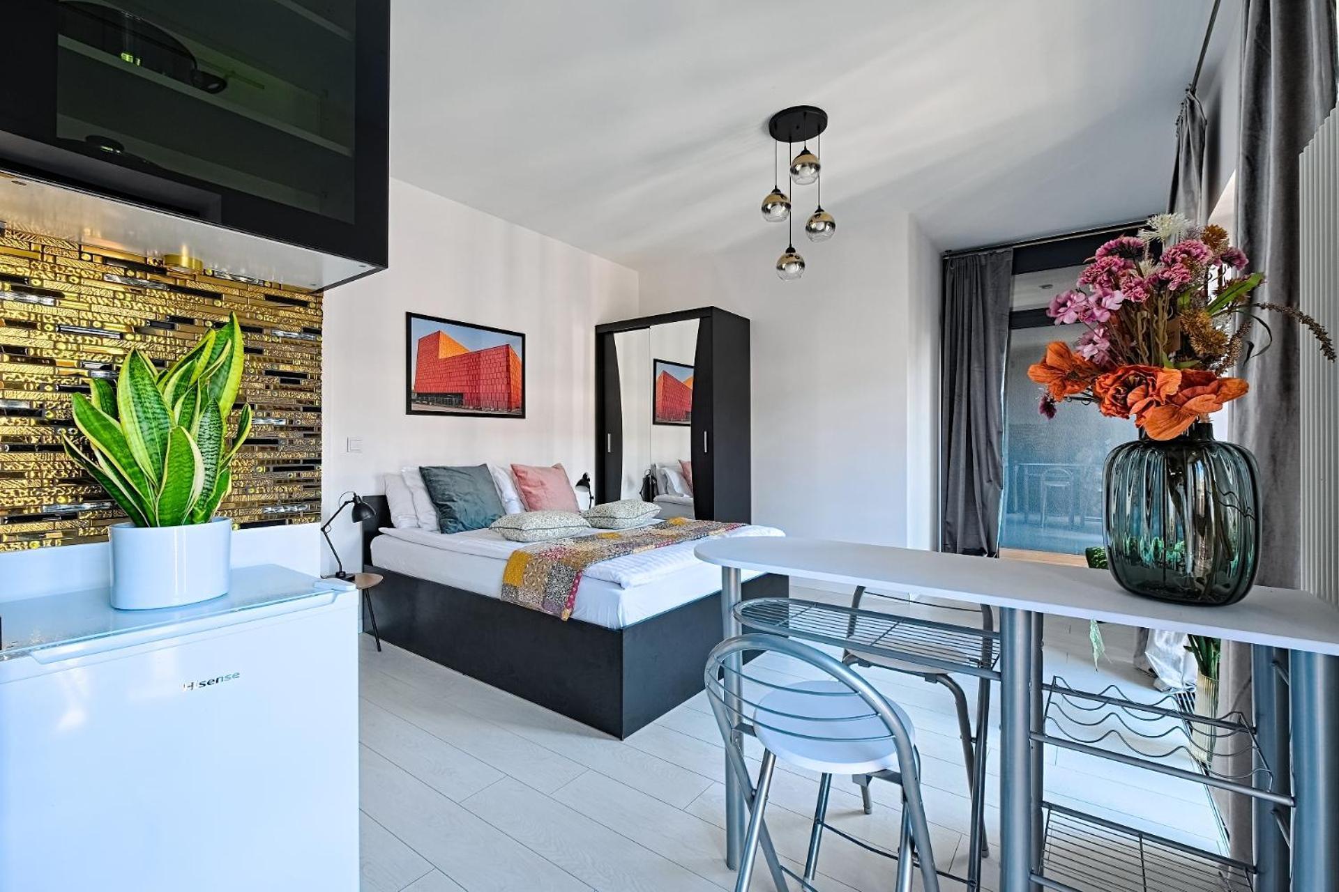 Urbannest_krochmalna Apartment *